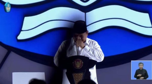 Momen Presiden Prabowo Menangis di Puncak Hari Guru Nasional