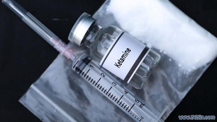 Ketamine adalah obat anestesi yang diberikan untuk pasien yang akan menjalani operasi.